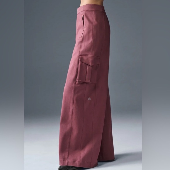 ALO Yoga Show Off Cargo Wide Leg Trouser, Burgundy Truffle Small - Picture 6 of 12